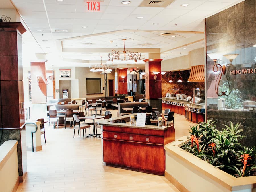 Desayuno buffet diario (USD 12.00 por persona)