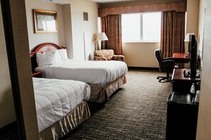 Desk, iron/ironing board, free cots/infant beds, rollaway beds - Hotel Topeka at City Center (Topeka)