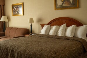 办公桌、熨斗/熨衣板、免费婴儿床、折叠床/加床（额外收费）