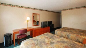 Quarto standard, 2 camas Queen, para não fumantes, geladeira e micro-ondas | 1 quarto, Wi-Fi de cortesia, roupa de cama, despertadores