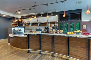 Se sirven desayunos y cenas, cocina americana