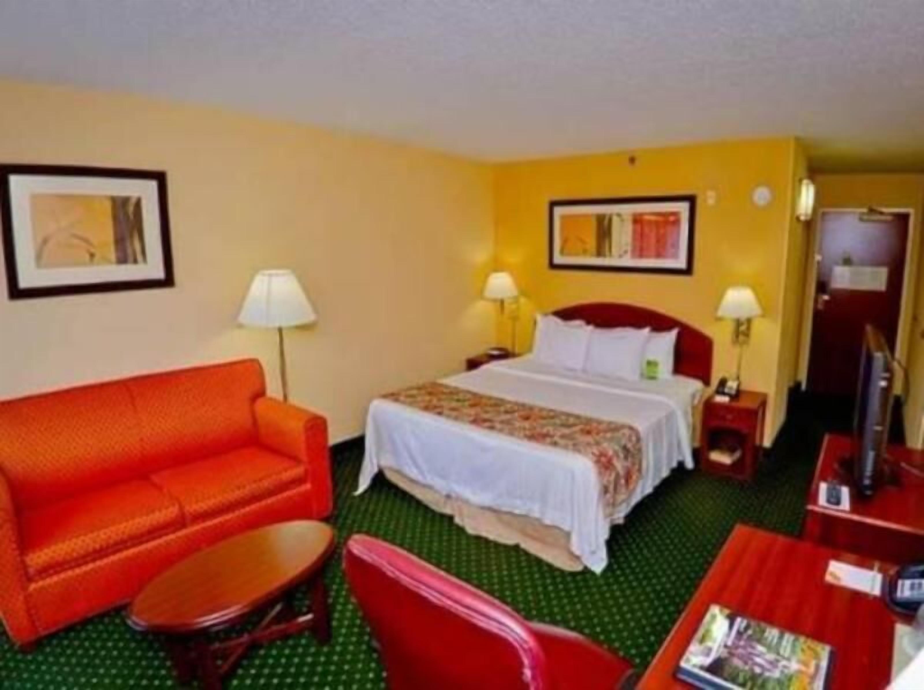 Allergikerbettwaren, Zimmersafe, Schreibtisch, Bügeleisen/Bügelbrett