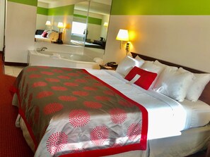 書桌、熨斗/熨衫板、免費嬰兒床、摺床/加床 (收費)