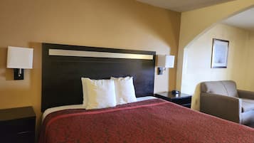 Habitación estándar, 1 cama de matrimonio grande | Escritorio, tabla de planchar con plancha, wifi gratis y ropa de cama