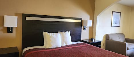 Standardzimmer, 1 King-Bett | Schreibtisch, BĂŒgeleisen/BĂŒgelbrett, kostenloses WLAN, BettwĂ€sche