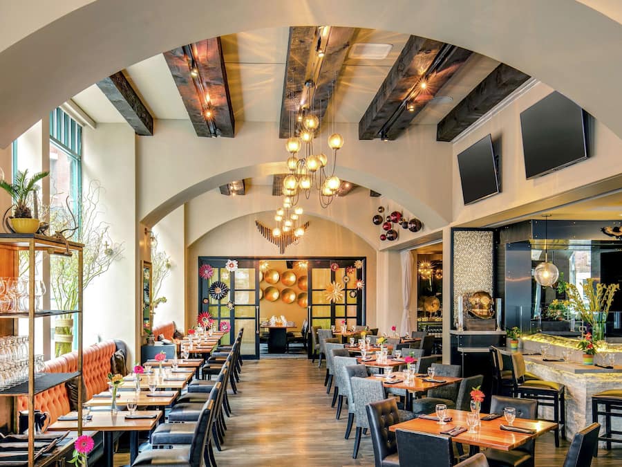 Frokost, lunsj og middag serveres, amerikanske retter