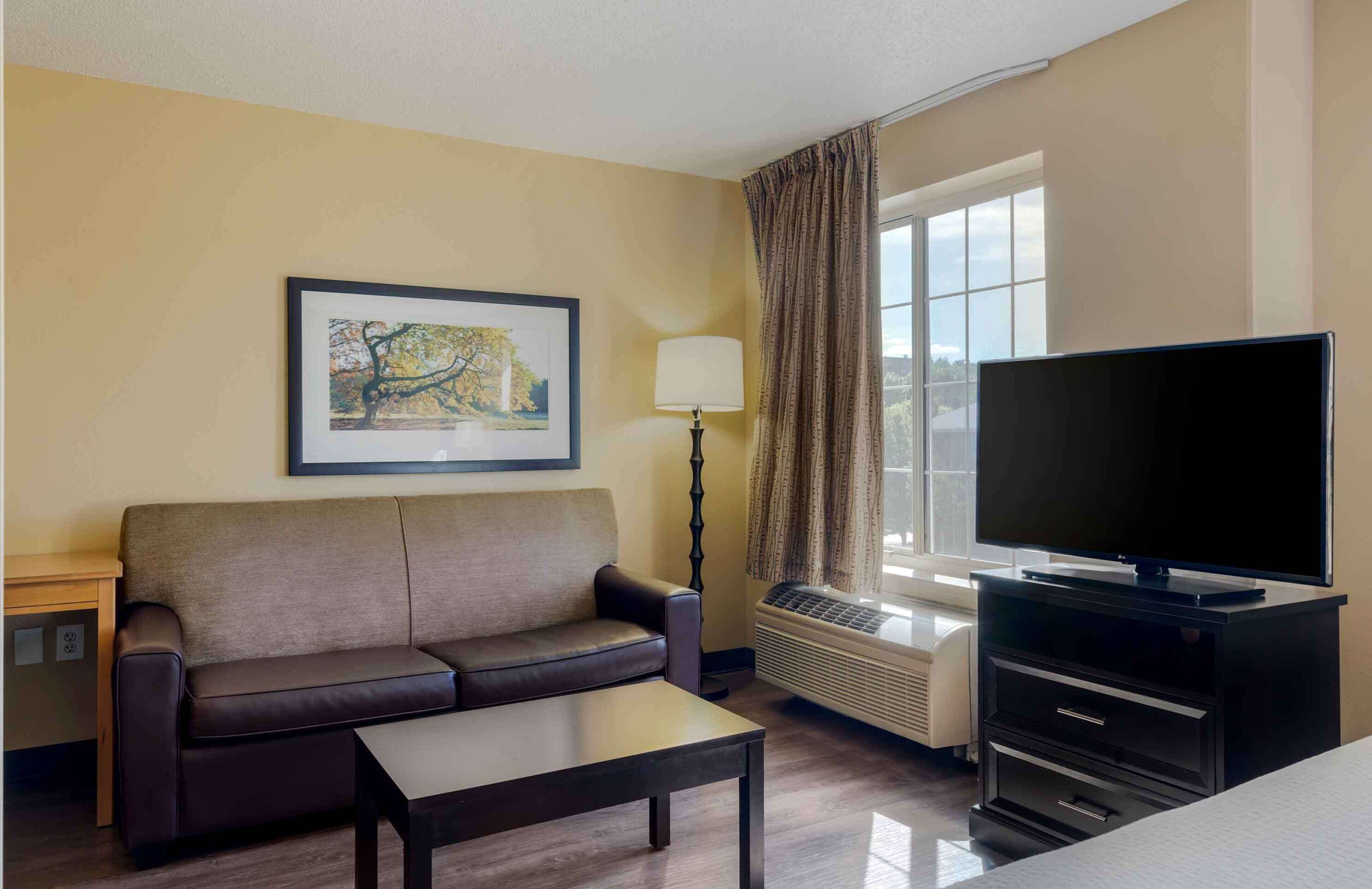 Deluxe Studio, 1 King Bed with Sofa bed, Non Smoking | Desk, laptop workspace, blackout drapes, iron/ironing board