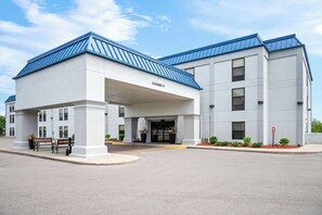Exterior - Hampton Inn Grand Rapids-North (Grand Rapids)