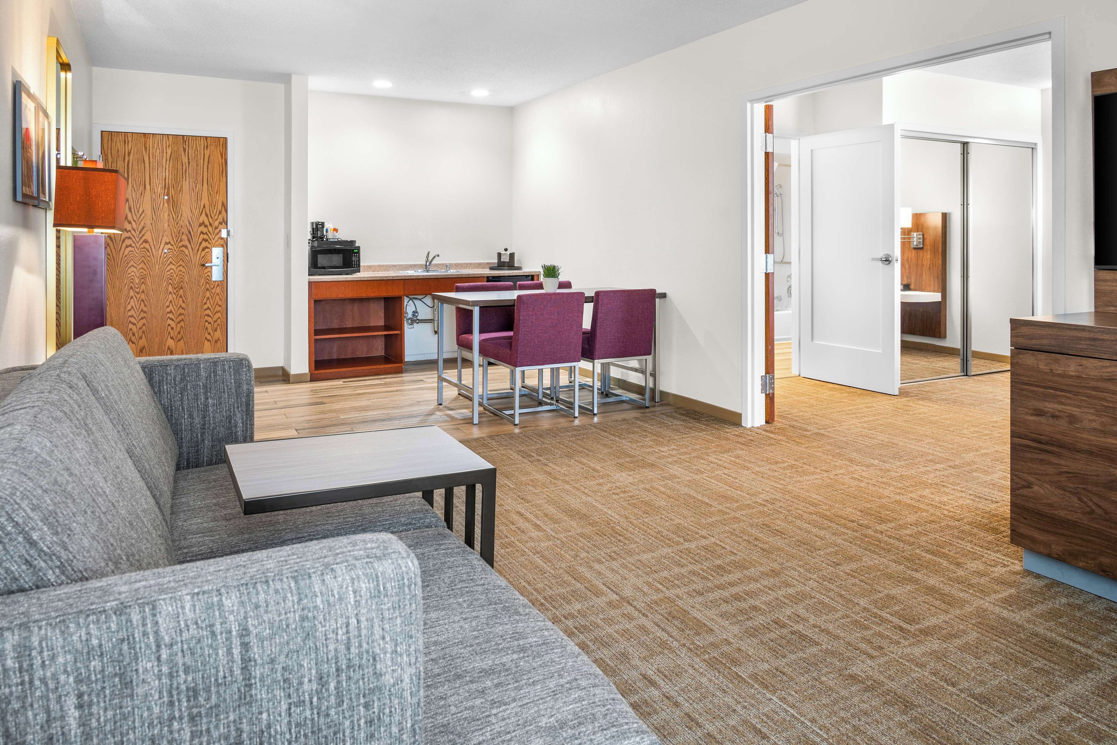 suite, 1 king bed, accessible, bathtub (mobility & hearing) | living area | 25-inch tv with cable channels, pay films