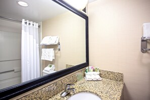 Hydromassagedusche, kostenlose Toilettenartikel, Haartrockner