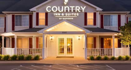 Country Inn & Suites by Radisson, Nevada, MO