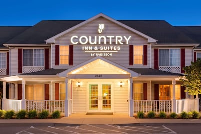 Country Inn & Suites by Radisson, Nevada, MO