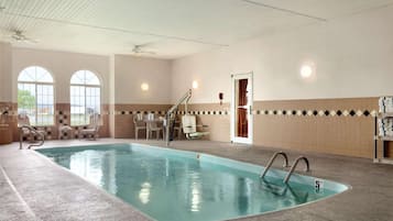 Indoor pool, sun loungers