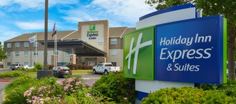 Holiday Inn Express & Suites Omaha - 120th and Maple by IHG