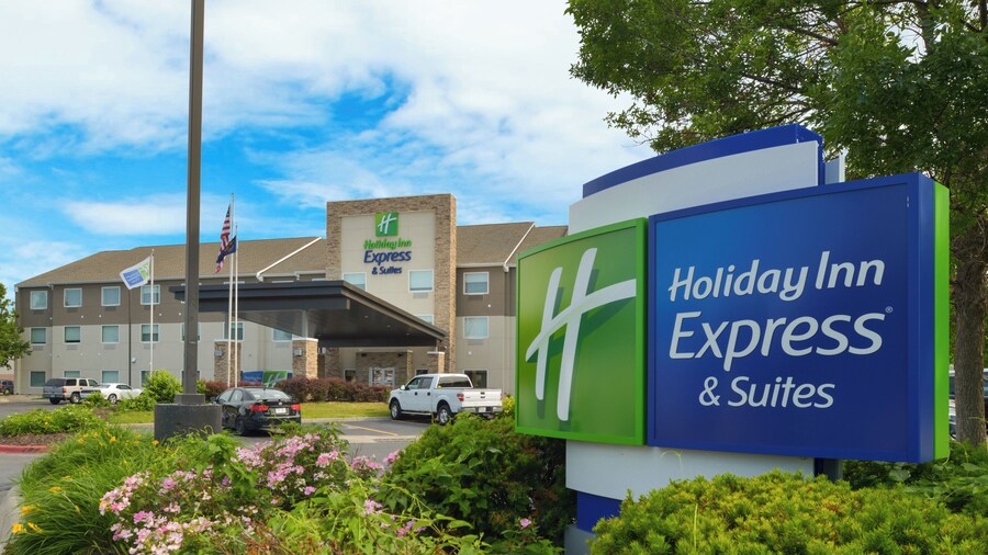 Holiday Inn Express & Suites Omaha - 120th and Maple by IHG