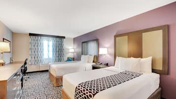 Bộ đồ giường cao cấp, bàn, màn/rèm cản sáng