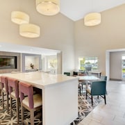 La Quinta Inn & Suites by Wyndham Las Vegas Nellis