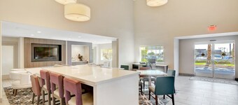 La Quinta Inn & Suites by Wyndham Las Vegas Nellis