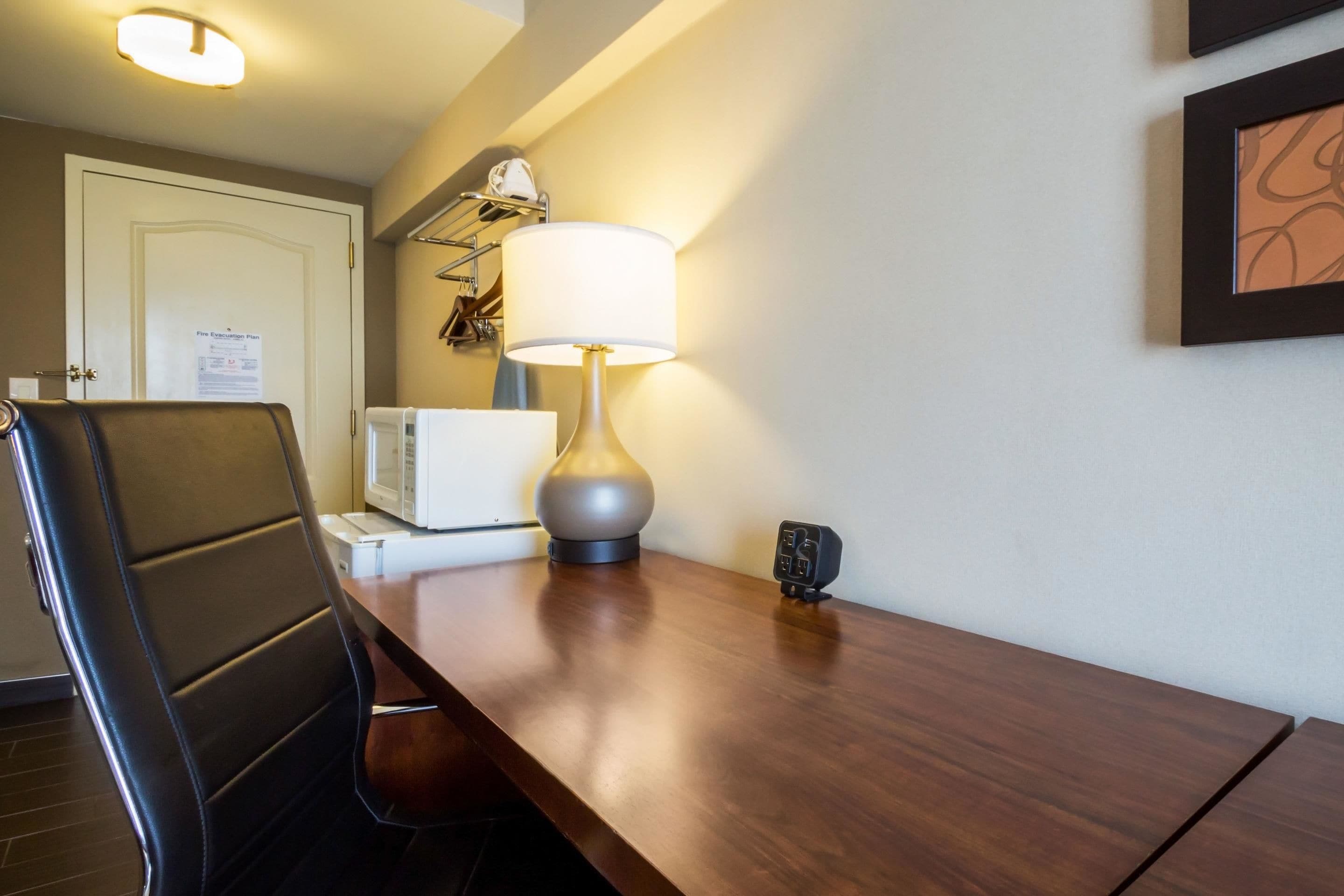 1 bedroom, hypo-allergenic bedding, desk, laptop workspace