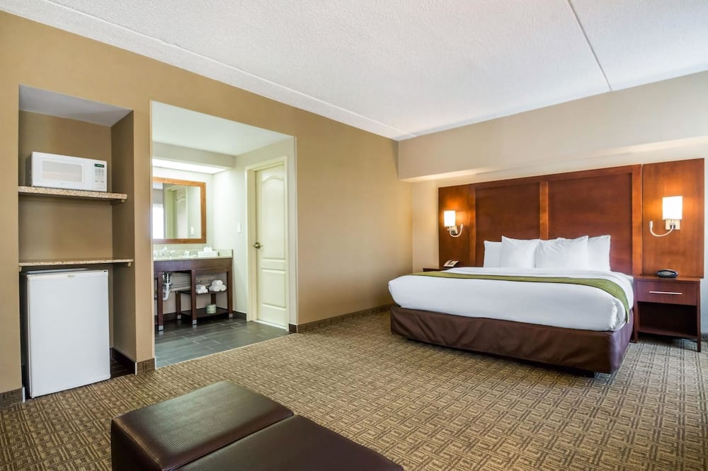 Comfort Suites at Woodbridge