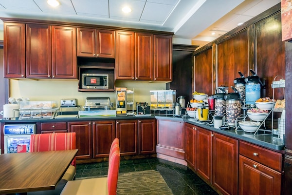 Bao gồm bữa sáng đầy đủ hàng ngày