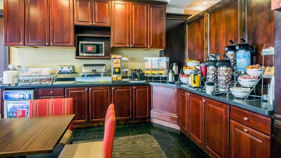 Comfort Suites at Woodbridge