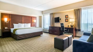 Quarto, 1 cama King e sofá-cama, para não fumantes, no canto | Roupas de cama antialérgicas, escrivaninha