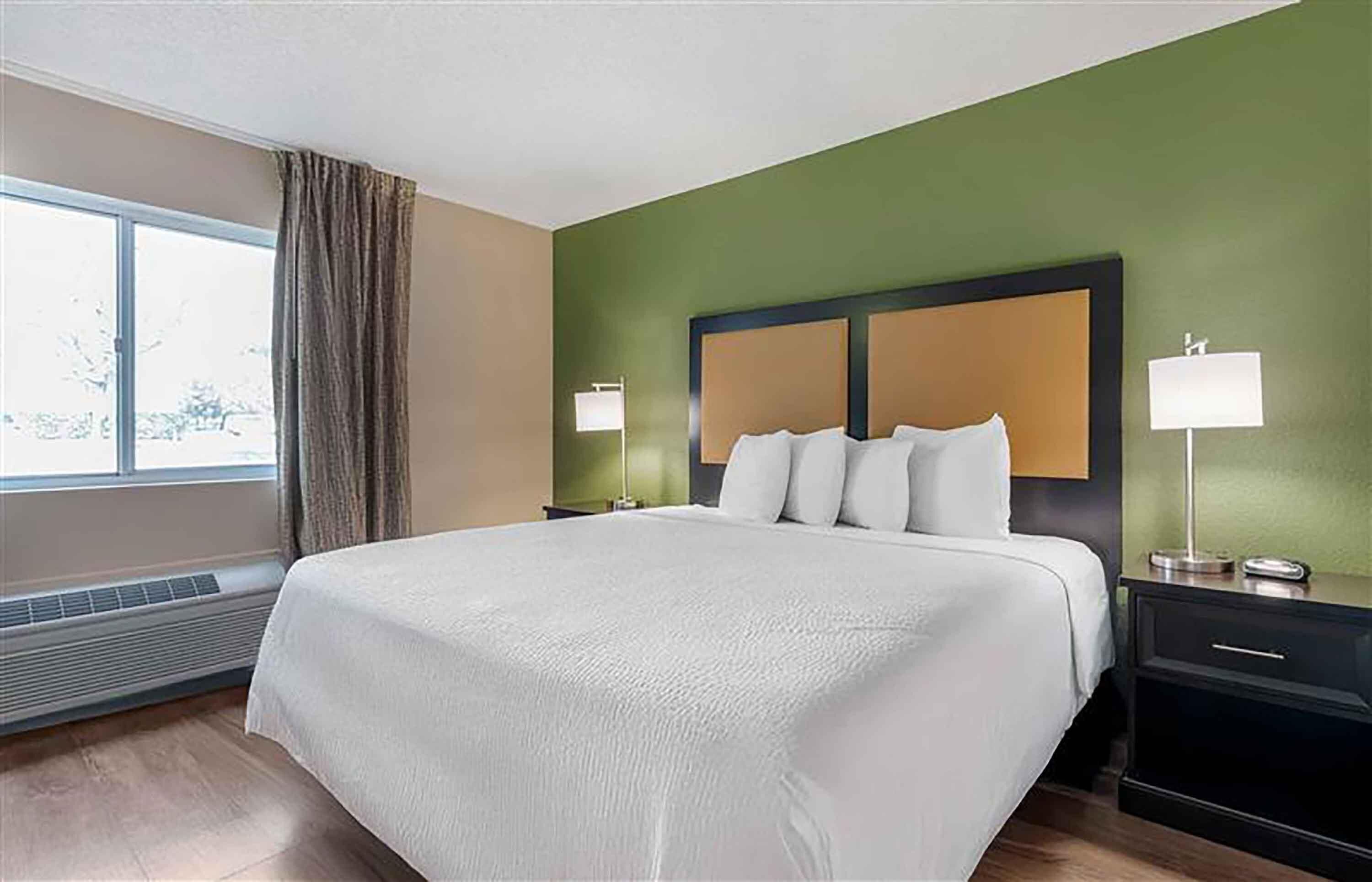 Deluxe Studio, 1 King Bed with Sofa bed, Non Smoking | Desk, iron/ironing board, free WiFi, bed sheets