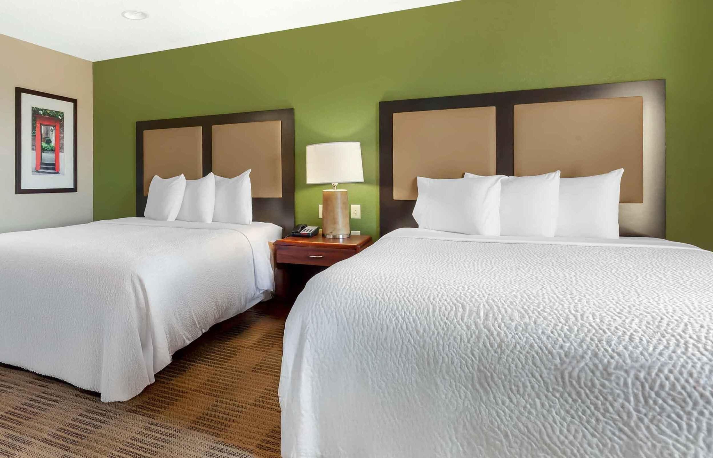 Deluxe Studio, Multiple Beds, Non Smoking | Desk, iron/ironing board, free WiFi, bed sheets