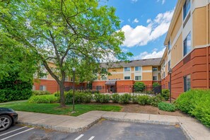 Exterior - Extended Stay America Suites Piscataway Rutgers University (Piscataway)