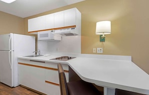 Studio, 1 Queen Bed, Non Smoking | Desk, blackout drapes, iron/ironing board, free WiFi
