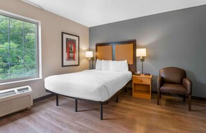 Studio, 1 Queen Bed, Non Smoking | Desk, blackout drapes, iron/ironing board, free WiFi