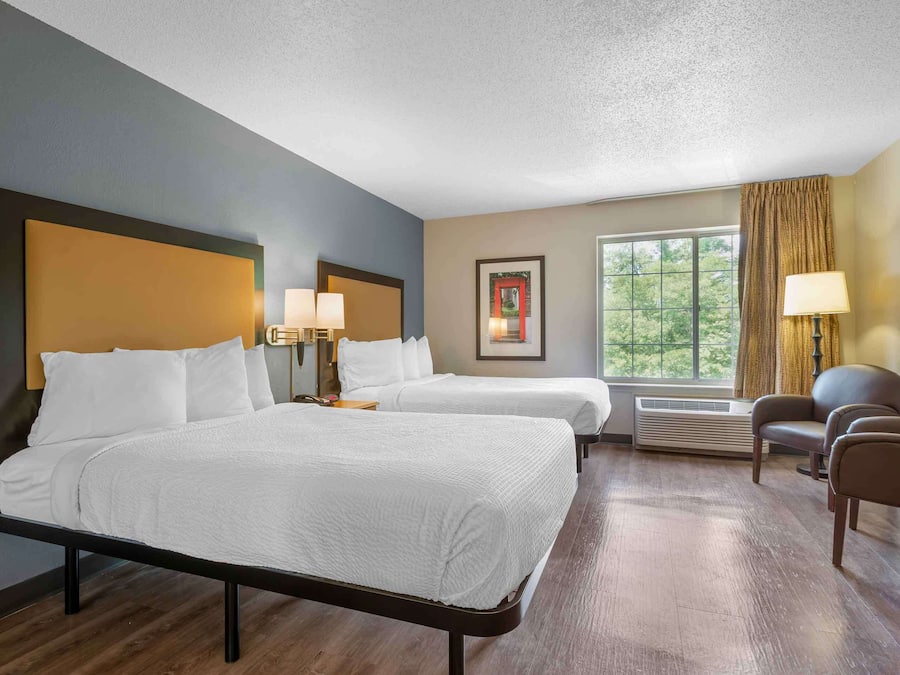 Studio, 2 Double Beds, Non Smoking | Desk, blackout drapes, iron/ironing board, free WiFi