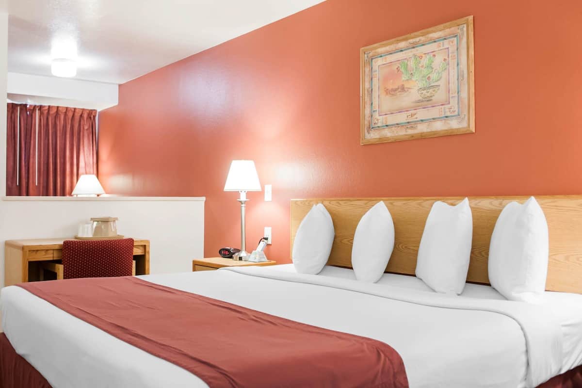 Suite, 1 King Bed, Non Smoking
