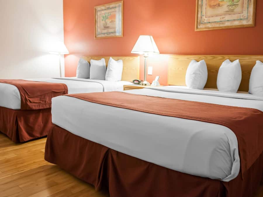 Rom – standard, 2 queensize-senger, ikke-røyk | Skrivebord, strykejern/-brett og barnesenger (inkludert)