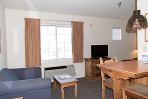 Studio, Kochnische | Wohnbereich | Fernseher