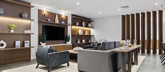 DoubleTree by Hilton New York JFK Airport