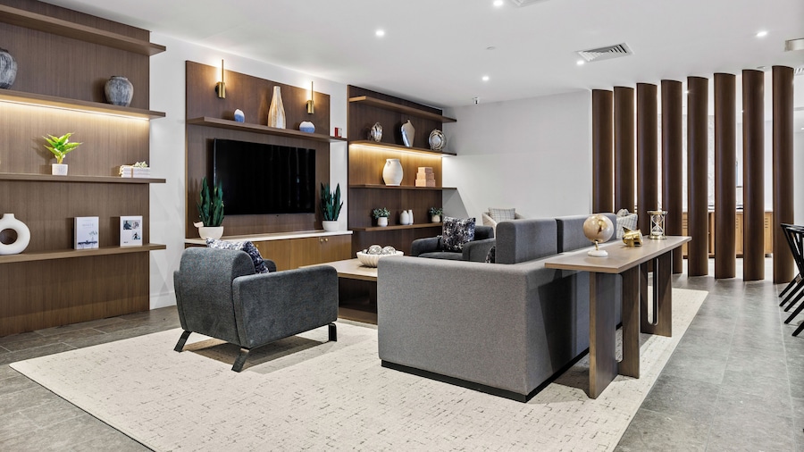 DoubleTree by Hilton New York JFK Airport
