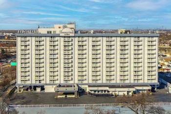 DoubleTree by Hilton New York JFK Airport