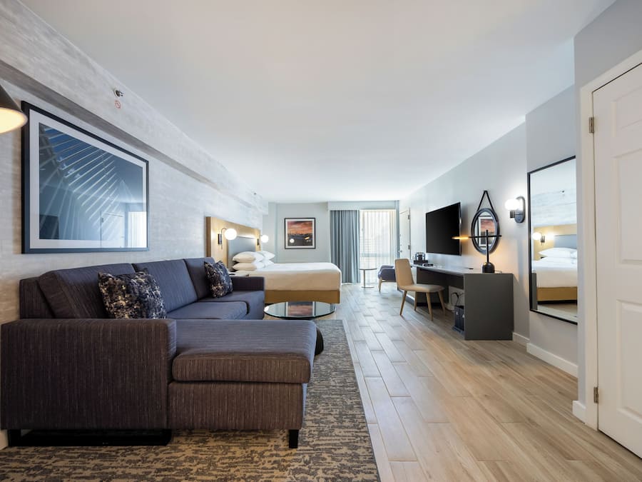 Junior-Suite, 1 King-Bett | Allergikerbettwaren, Zimmersafe, Schreibtisch, Verdunkelungsvorhänge