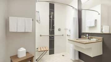 Kombinasi shower/bathtub dan perlengkapan mandi gratis