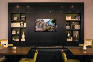 Bar-salon dans le hall
