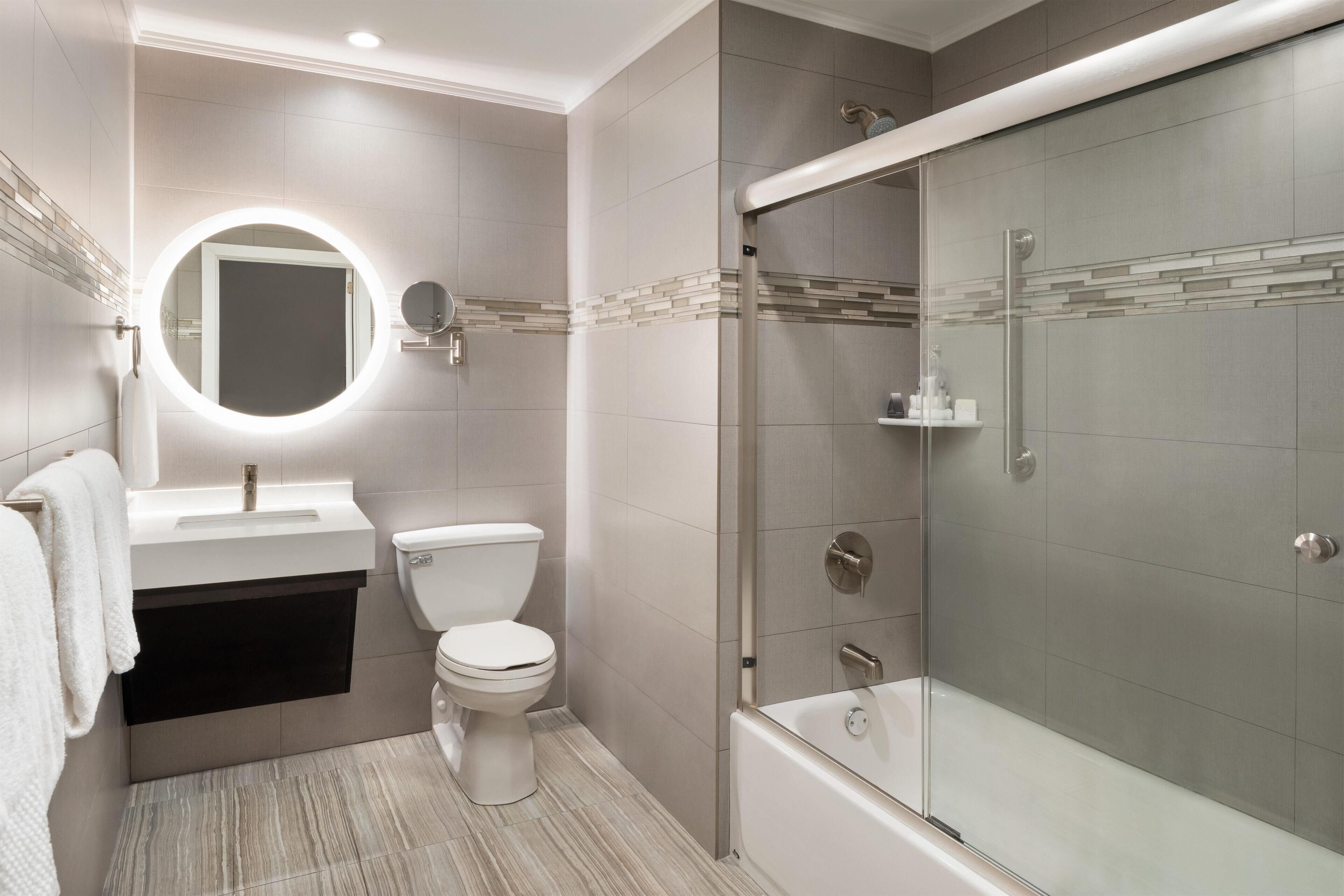 Room, 1 Queen Bed, Accessible, Bathtub (Mobility) | Bathroom | Combined shower/bathtub, hair dryer, towels, soap
