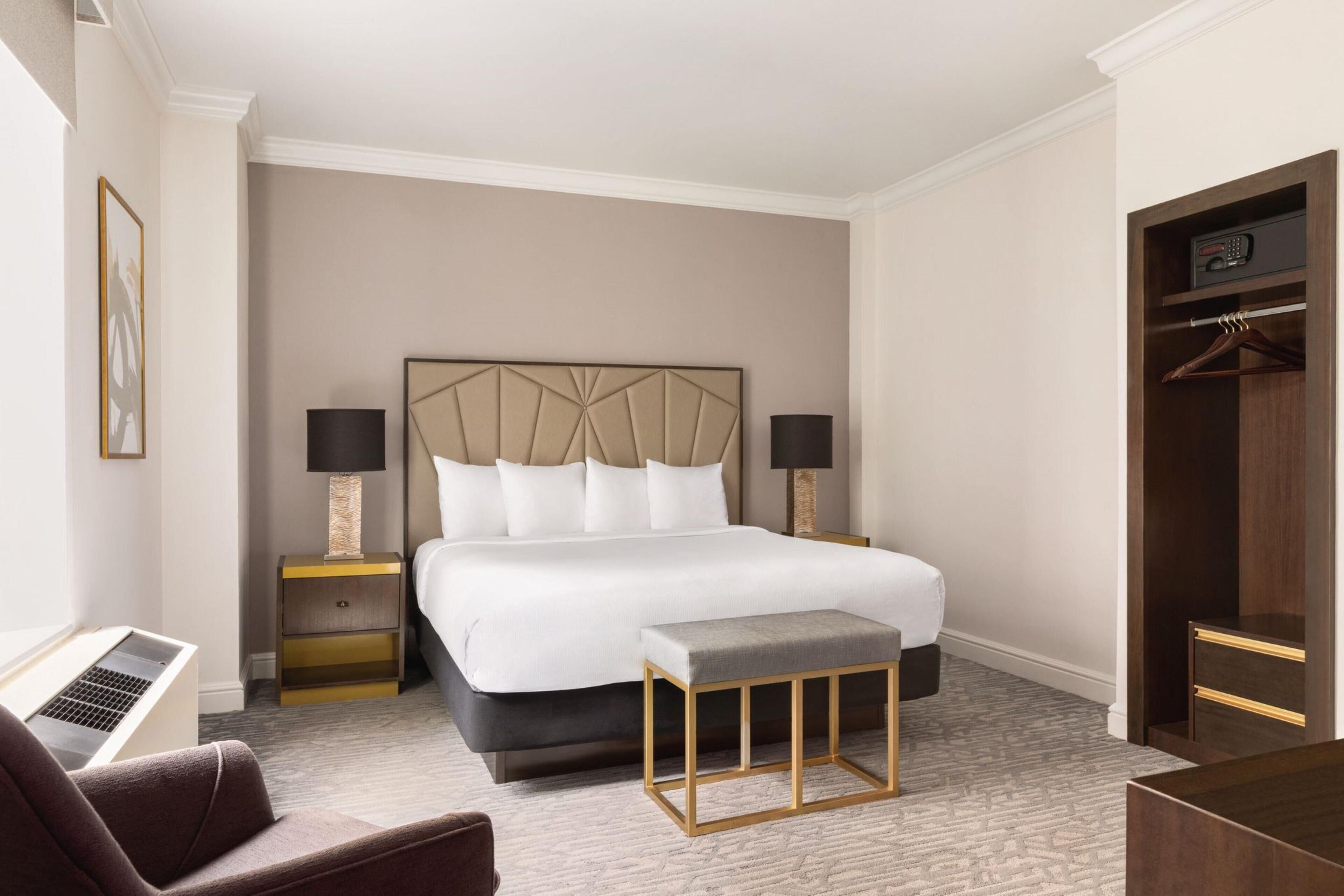 Room, 1 King Bed | In-room safe, desk, laptop workspace, blackout drapes