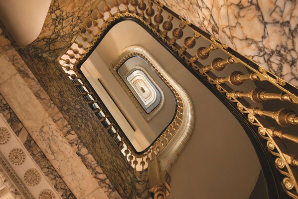 Interior detail - Martinique New York on Broadway, Curio Collection by Hilton (New York)