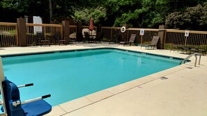 Piscine extérieure (ouverte en saison)