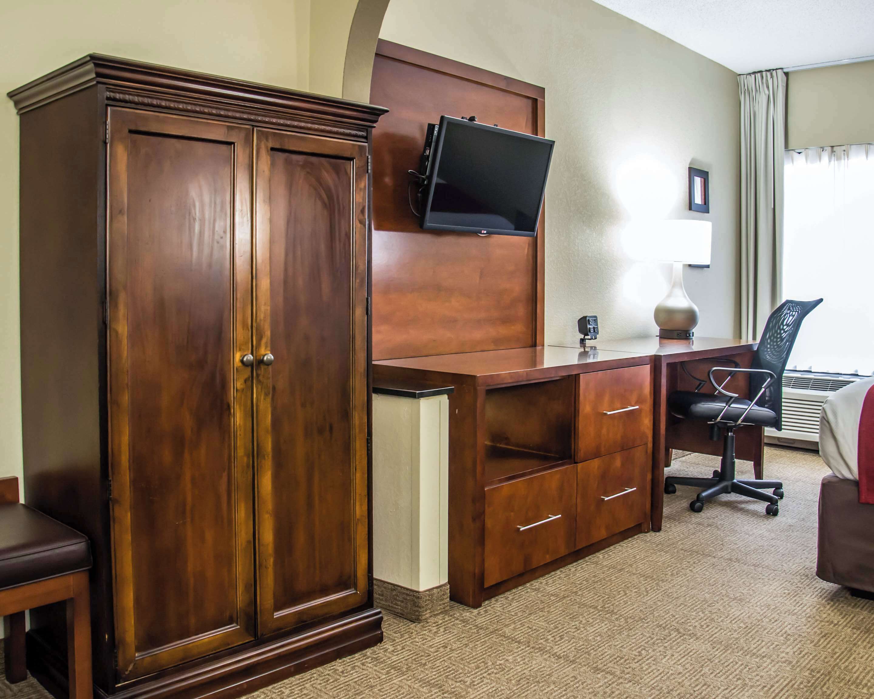 handicap accessible suite, 1 king bed, non smoking | premium bedding, desk, blackout curtains, iron/ironing board