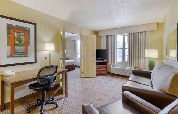 Deluxe Studio, 1 King Bed with Sofa bed, Non Smoking