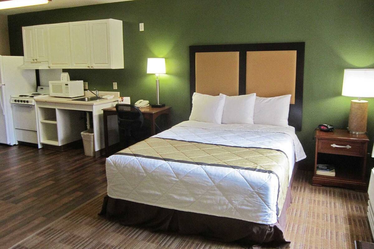 Desk, iron/ironing board, free WiFi, bed sheets