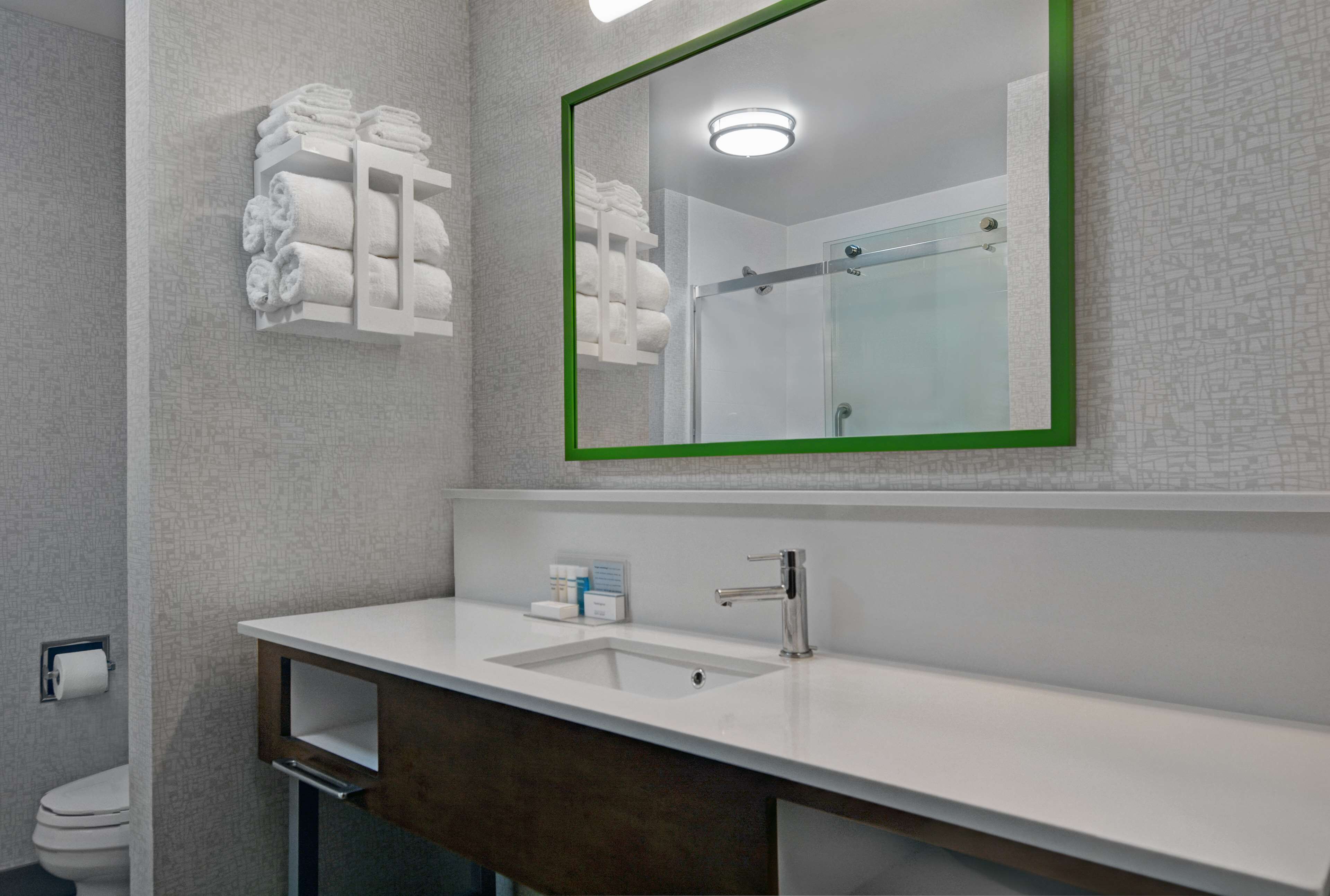 combined shower/bathtub, free toiletries, hair dryer, towels